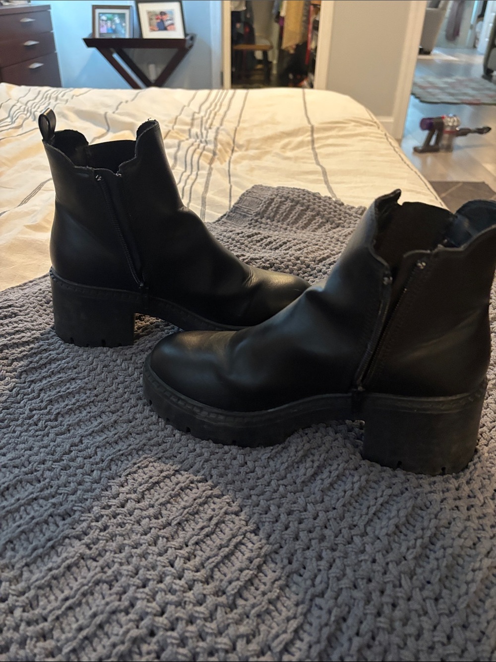 Madden girl Classic Black Women's zippered Ankle Boots (7)